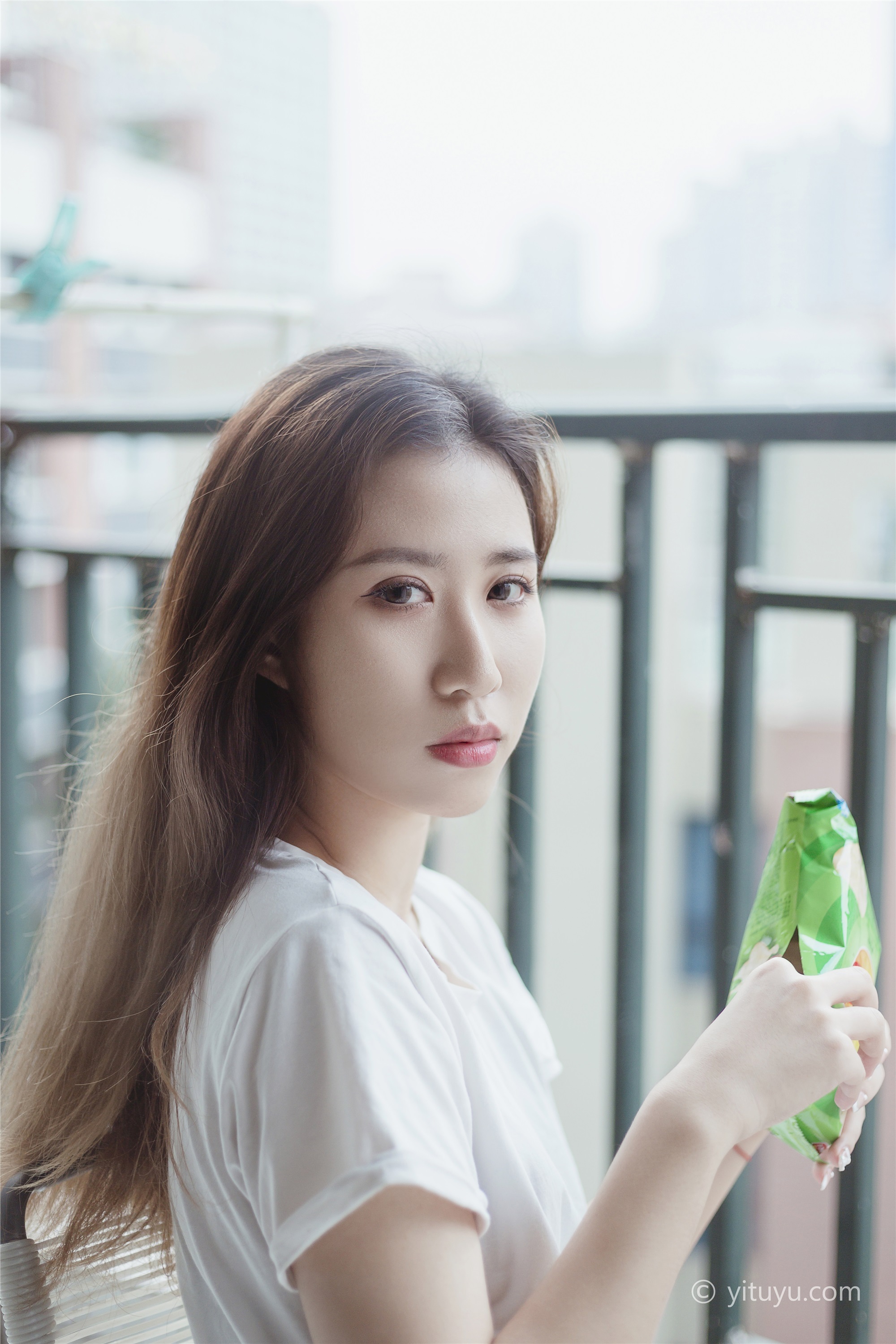 YITUYU艺图语  2021.07.07 独自醒来 Jenny